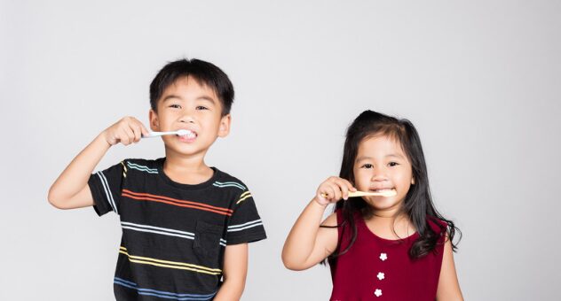 Kids brushing their teeth