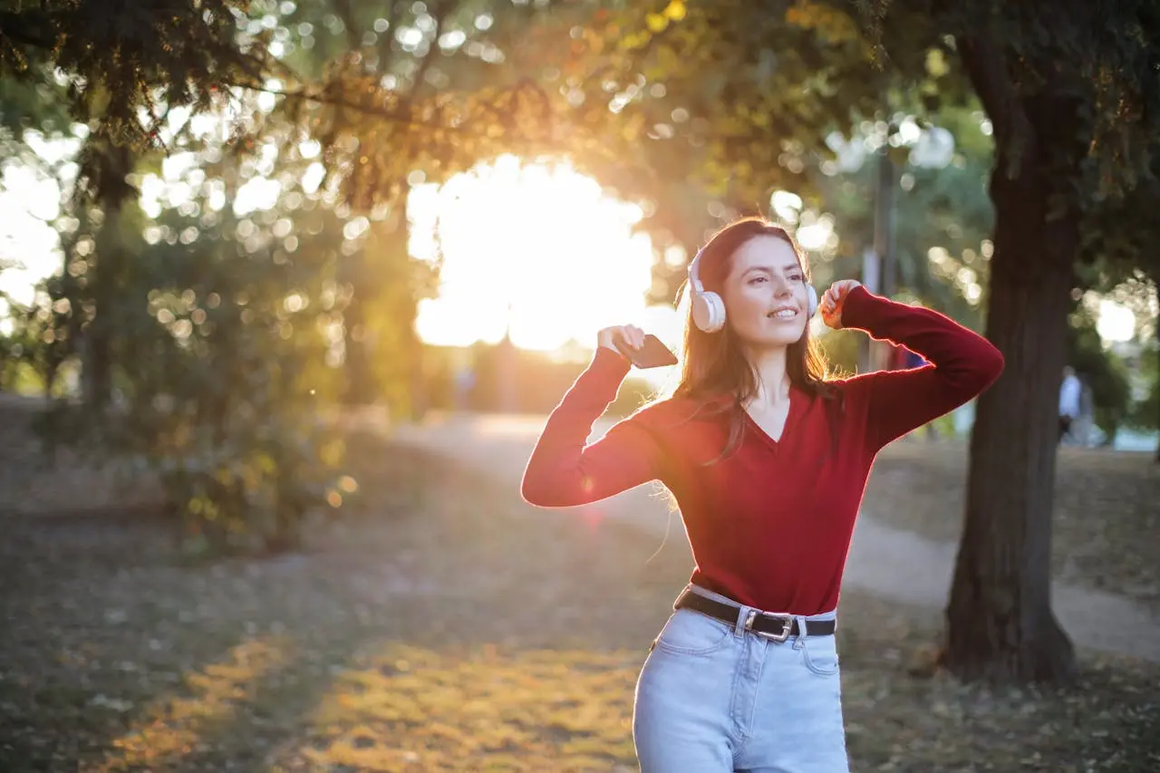 lady listening to calming music while on her way to dental appointment